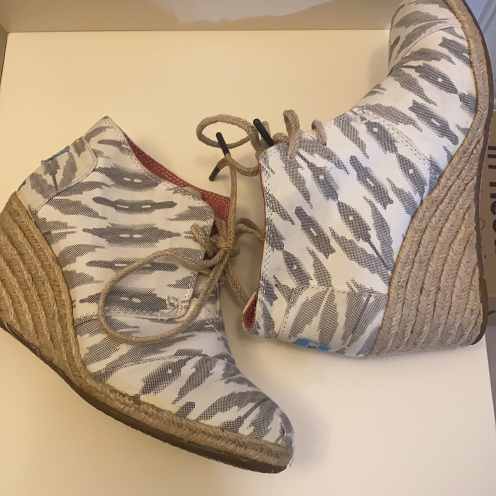 TOMS Wedge Espadrille Size 6